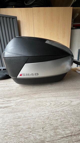 Baúl Moto SHAD SH48 titanio y respaldo