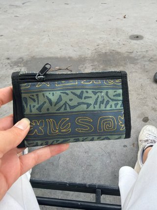 Cartera con Estampado Geométrico
