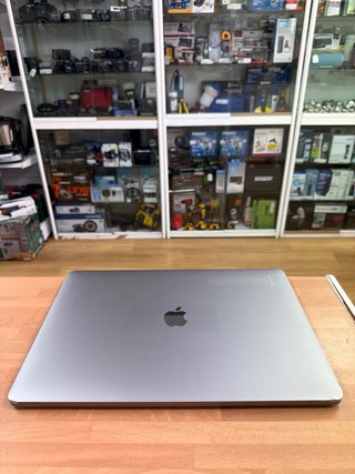 MacBook Pro 2018 15” i7 16GB RAM 1TB SSD