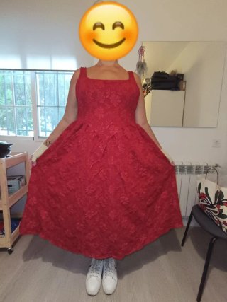 Vestido rojo de fiesta con encaje