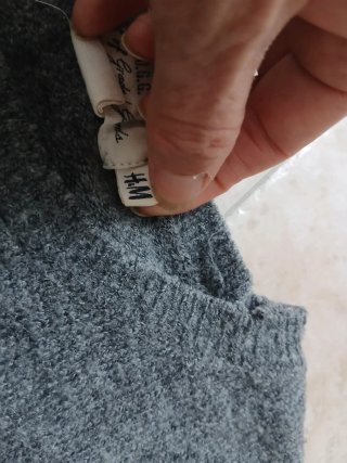 Maglione a righe grigio e rosa