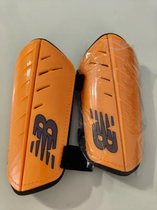 Espinilleras New Balance.
