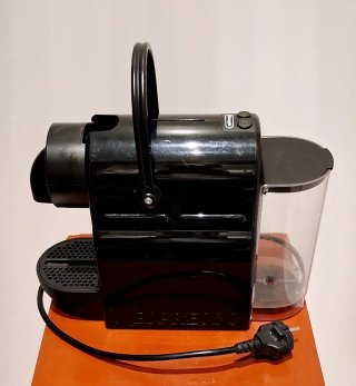 Macchina da caffè Nespresso De'Longhi nera