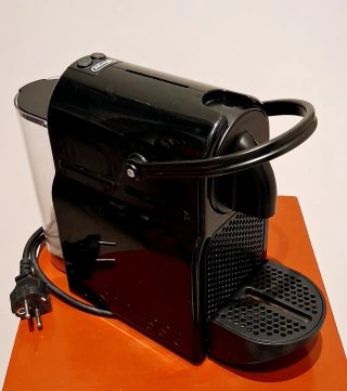 Macchina da caffè Nespresso De'Longhi nera