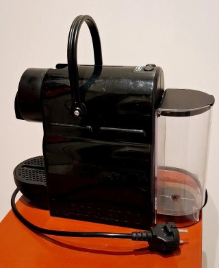 Macchina da caffè Nespresso De'Longhi nera