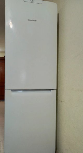 Nevera Combi Ariston Blanca