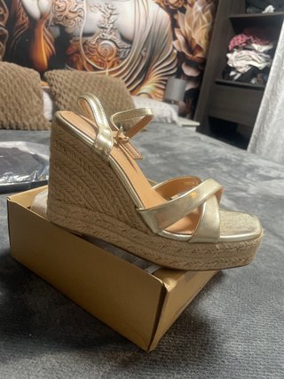 Sandalias de cuña doradas Talla 38