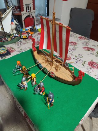 Drakkar Vikingo Playmobil con 5 Vikingos