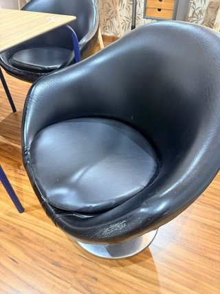 Sillas de piel sintética negra