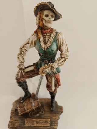 Statua pirata scheletro Anne Bonney