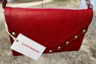 Bolso monedero rojo nuevo con etiquetas