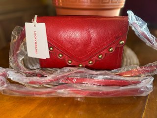 Bolso monedero rojo nuevo con etiquetas