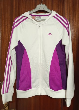 Chaqueta deportiva Adidas blanca y morada