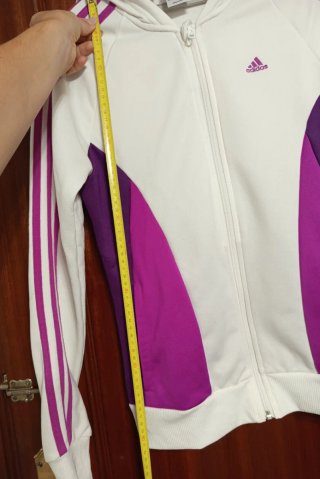 Chaqueta deportiva Adidas blanca y morada