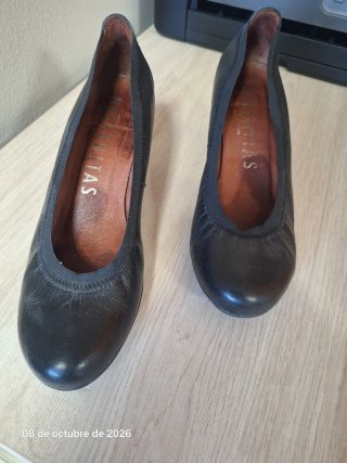 Zapatos de salón negros Hispanitas