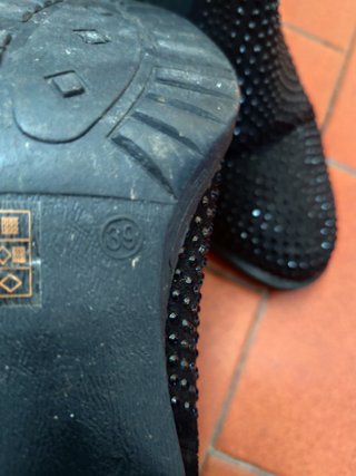 Botines Negros con Tachuelas