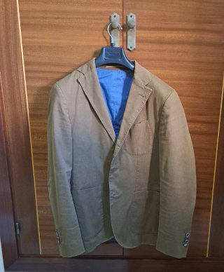 Chaqueta marrón con forro azul