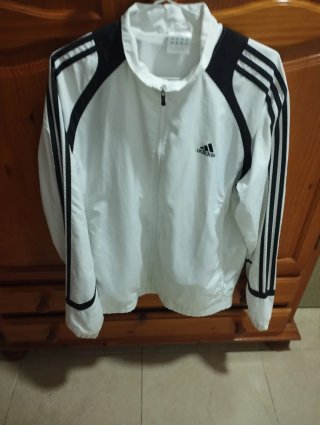 Chaqueta Adidas entretiempo TallaL entrega en mano