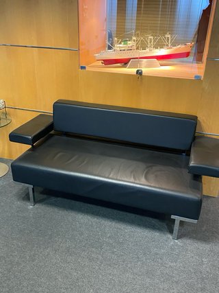 Sofá 2 plazas de piel y acero