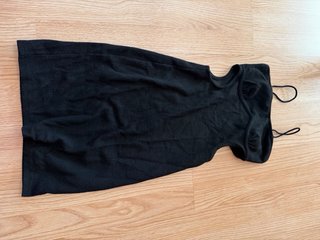 Vestido Bershka negro con laterales abiertos Talla