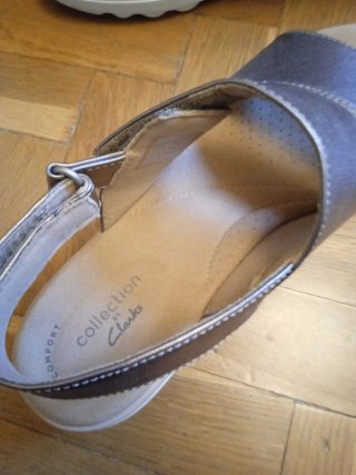 Sandalias Clarks Plateadas