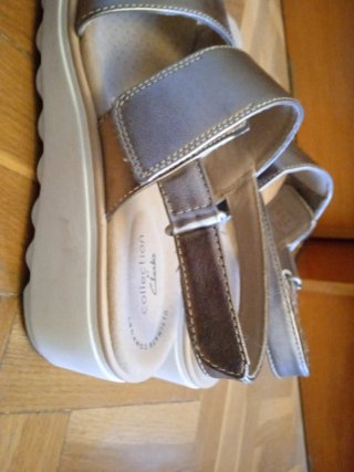 Sandalias Clarks Plateadas
