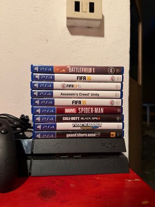 PS4 Fat + 9 giochi, 2 controller e cavi