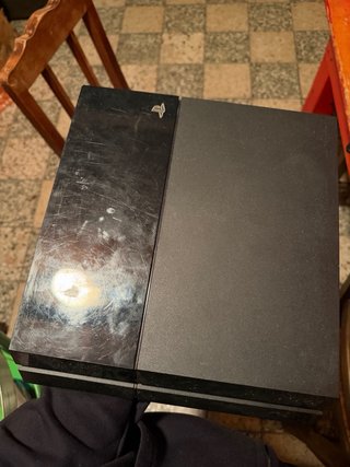 PS4 Fat + 9 giochi, 2 controller e cavi