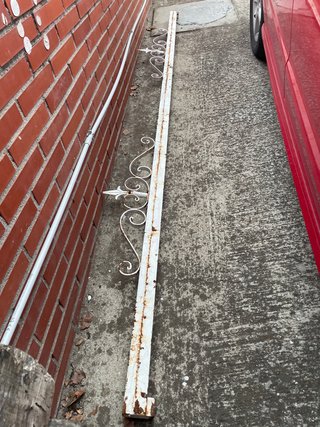 Larguero hierro forja puerta exterior