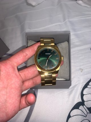 Reloj Guess Dorado con Esfera Verde