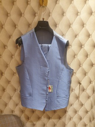 Chaleco ceremonia seda azul con corbata y pañuelo