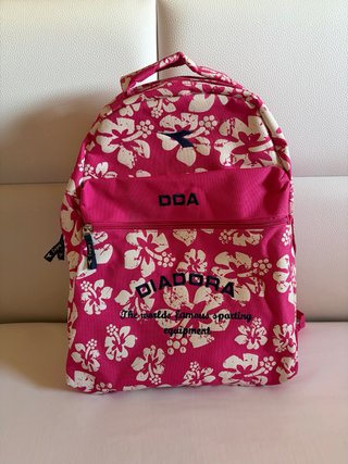 Mochila Diadora rosa con estampado floral