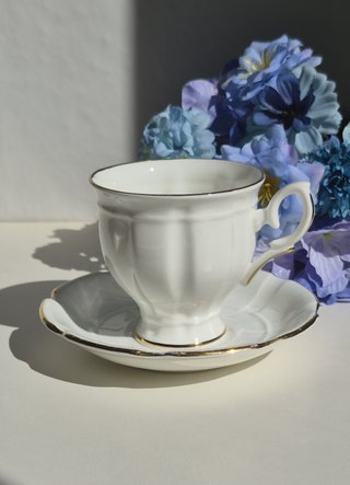 Taza y platillo porcelana inglesa dorada