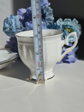Taza y platillo porcelana inglesa dorada