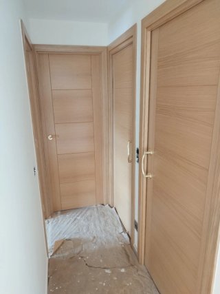 Carpintero montaje de puertas