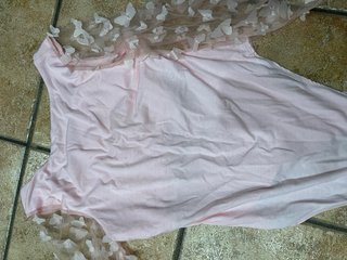 Body rosa mangas mariposa