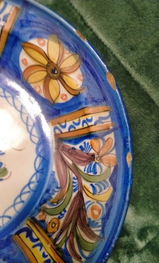 Plato Antiguo de Cerámica Pintado a Mano