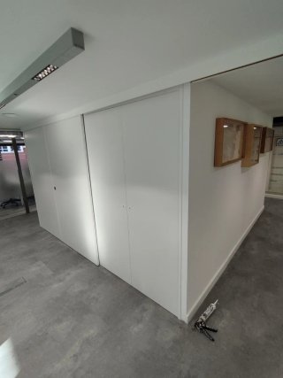 Carpintero montaje de puertas