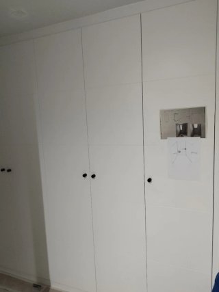 Carpintero montaje de puertas