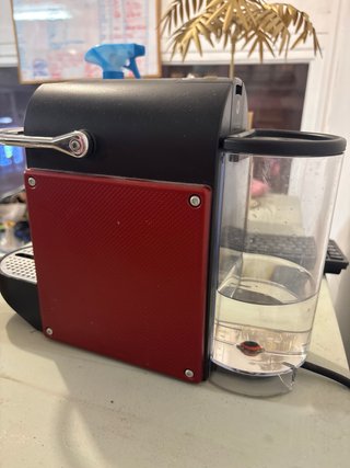 Macchina da caffè Nespresso rossa