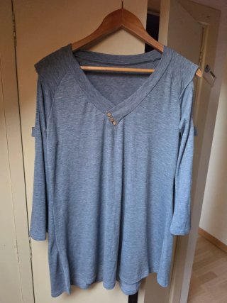 Blusa Azul con Detalle de Botones