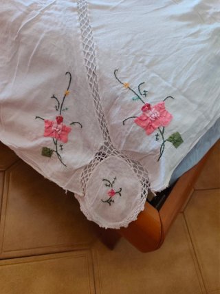 Mantel Grande Bordado con Flores