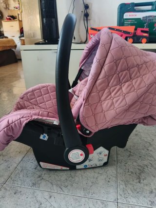 Seggiolino auto per neonati