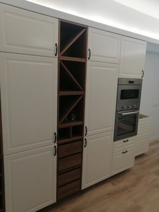 Carpintero montaje de puertas