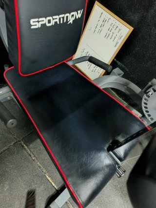 Máquina de gimnasio para femoral y cuádriceps
