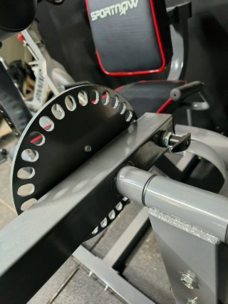 Máquina de gimnasio para femoral y cuádriceps