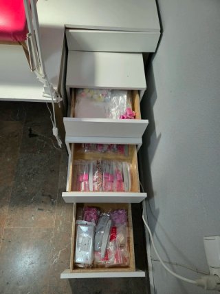 Trono de pedicura dorado y rosa