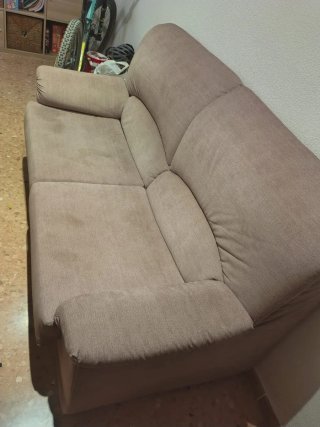 Sofá de tela beige