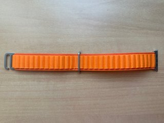 Apple Watch ULTRA 49mm. Orange Alpine Loop M