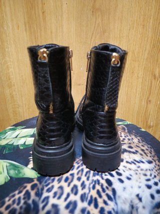 Botines militares piel serpiente negros